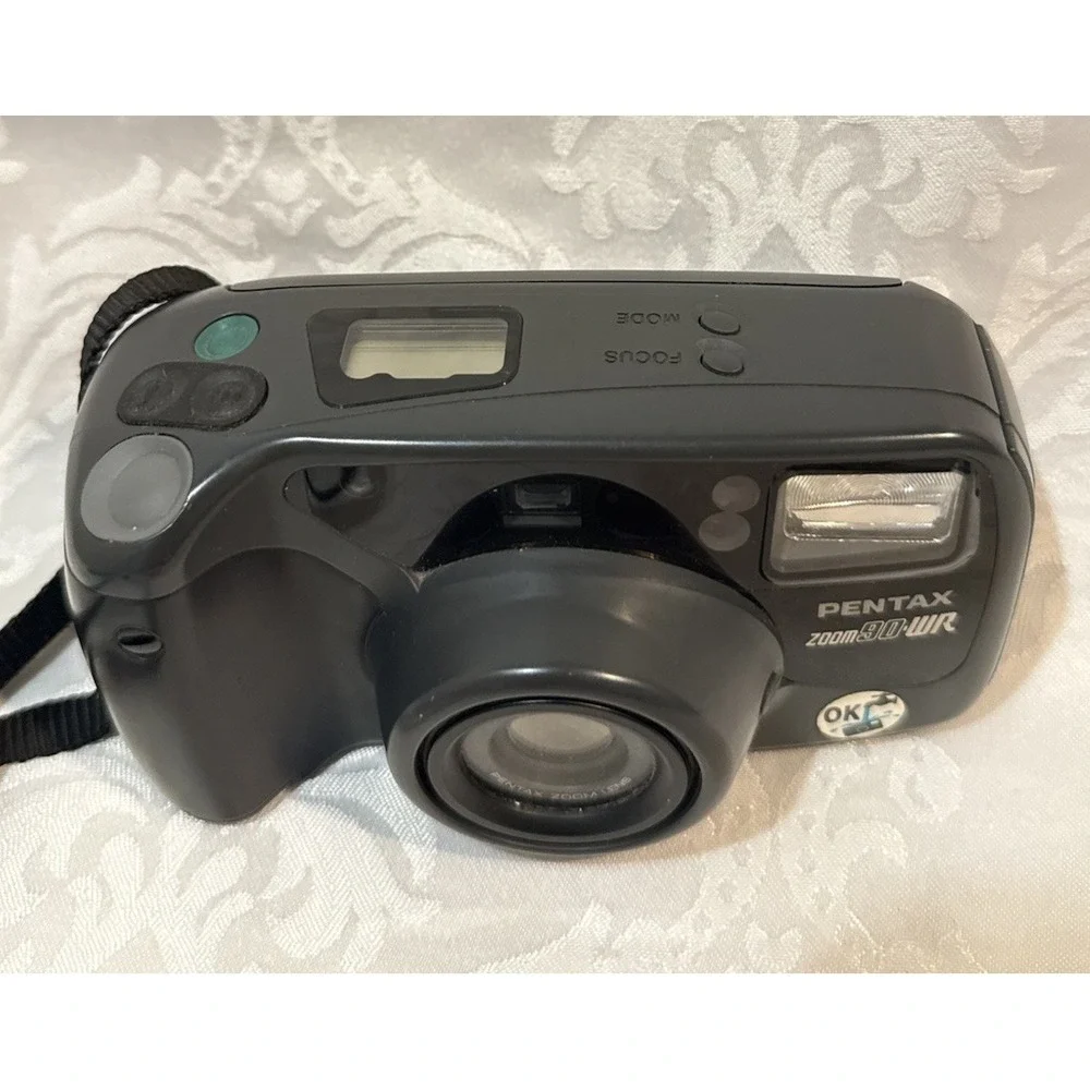 Pentax IQZoom 90WR 35mm Point & Shoot Film Camera Not Tested
